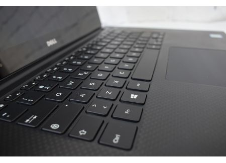 DELL Precision 5520 Intel Xeon E3-1505Mv6 3.0GHz 16GB 256GB SSD nVidia Quadro M1200 Windows 10 Professional PL - 1024436